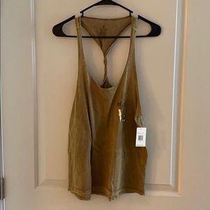 XS Volcom tank NWT